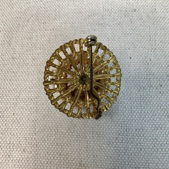 Vtg Brooch Pin WMNS Gold Tone Round Faux Pearl Round Flower Design Elegant Retro - Picture 4 of 6